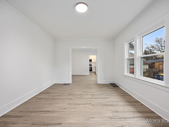 5th image of 1744 Willard Ave SE