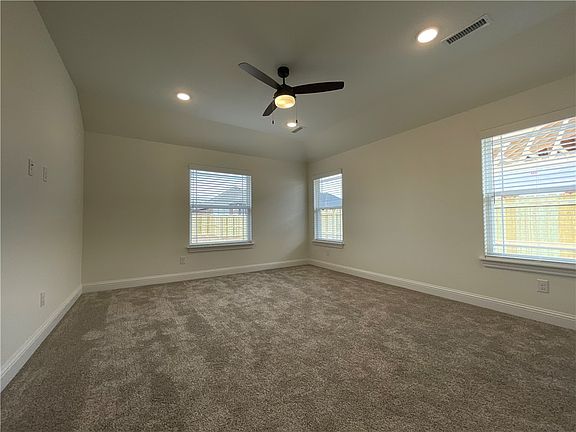 4th image of 1024 Autumn Royal Ave