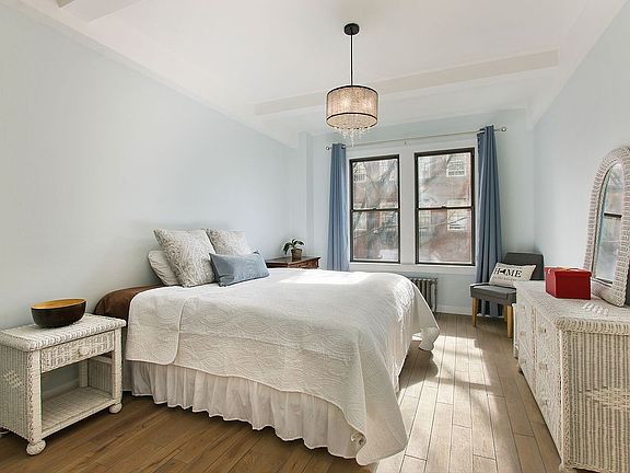 3rd image of 40 W 72nd St APT 65