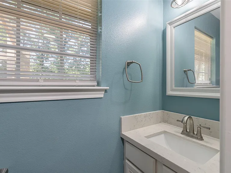 293 Commodore Dr — Photo 17