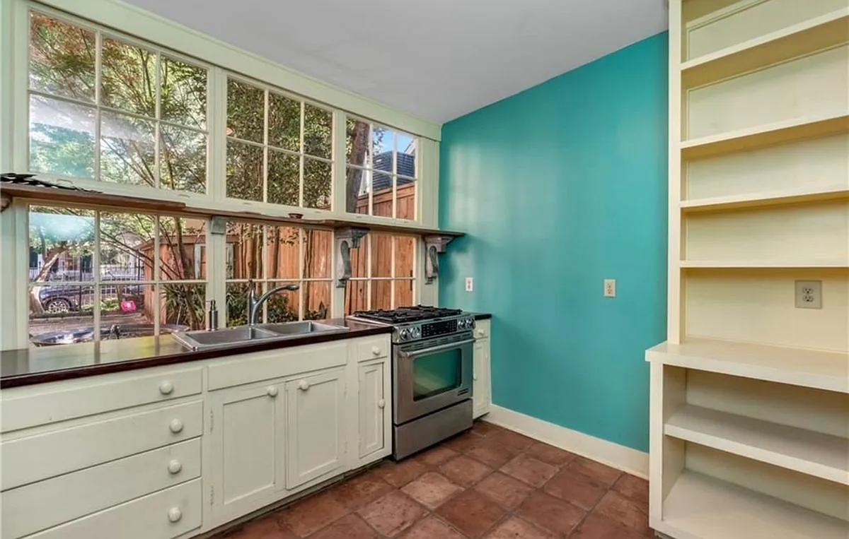 1 bed, 1.5 bath, 650 sqft, $1,600 — Photo 2
