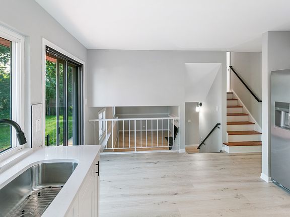 4th image of 4637 Clarendon Ave