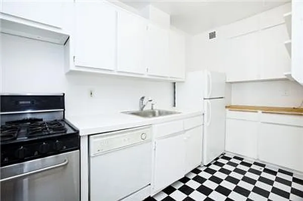 Sold by R New York | media 13