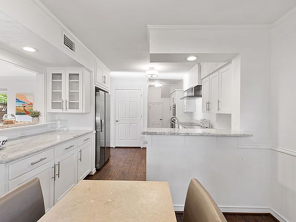 4th image of 3605 Park Ln