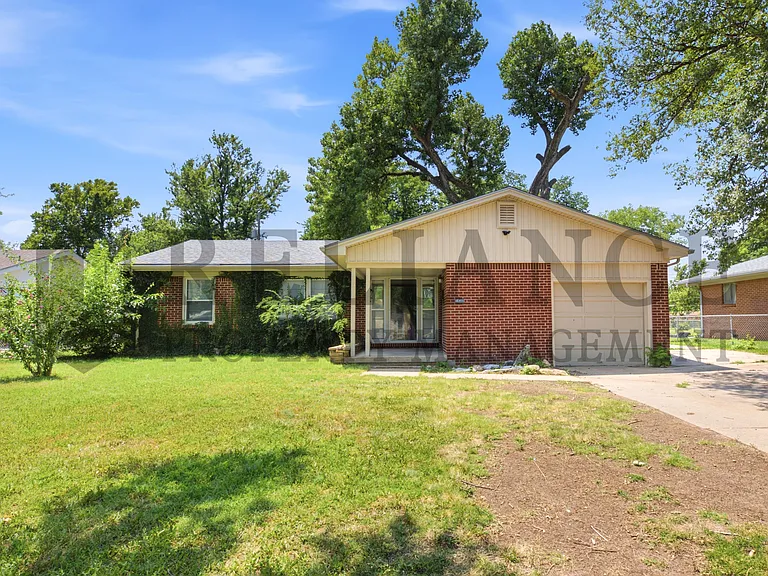 841 N Country Acres Ave — Photo 1