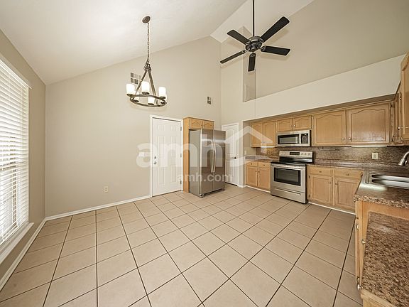 5th image of 1424 SW 23rd St