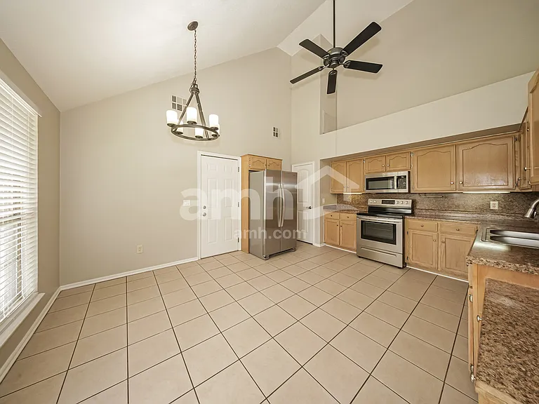 1424 SW 23rd St — Photo 5
