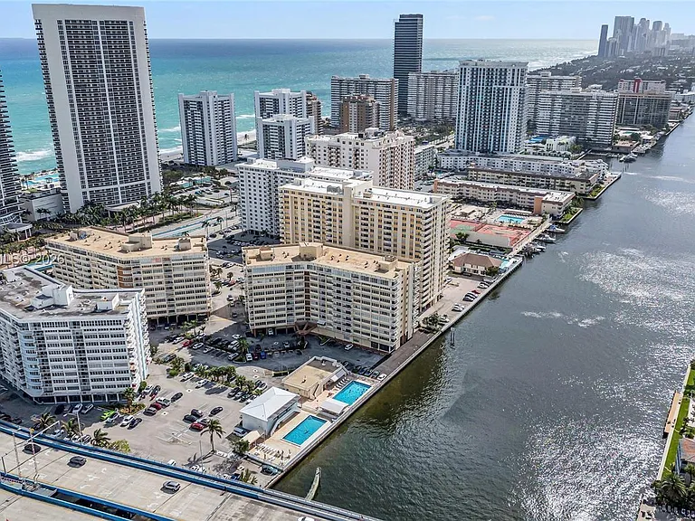 1817 S Ocean Dr #823 — Photo 16