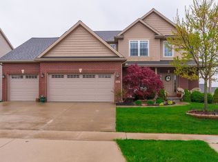 5103 Londonderry Rd, Bloomington, IL 61705