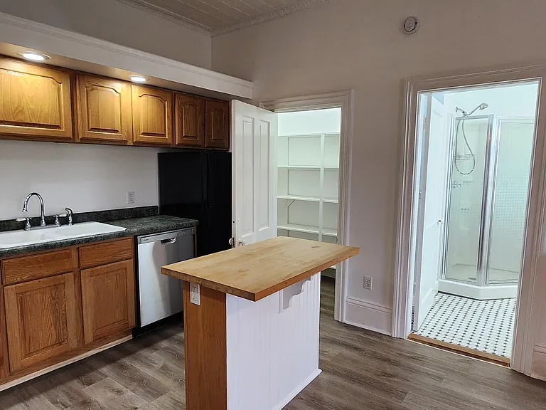 212 Oak St #2 — Photo 6
