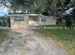 110 Beach Dr, Winter Haven, FL 33881