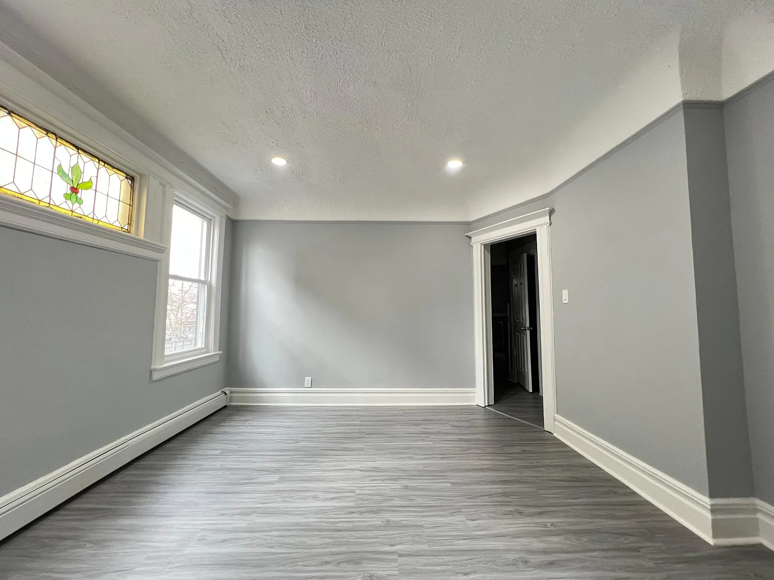 3 bed, 1000 sqft, $2,100 — Photo 3