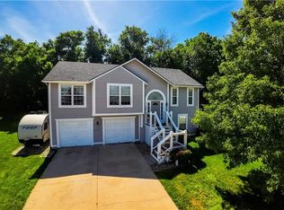 716 SE James Cir, Lees Summit, MO 64063