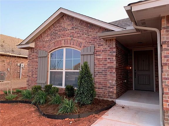 4th image of 3904 Lynford Ln