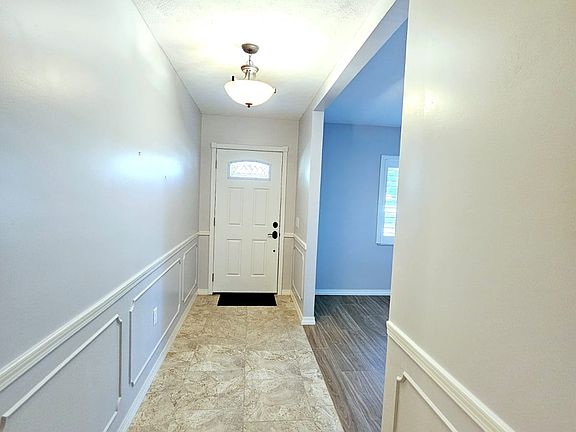 4th image of 1014 Mandalay Dr #1