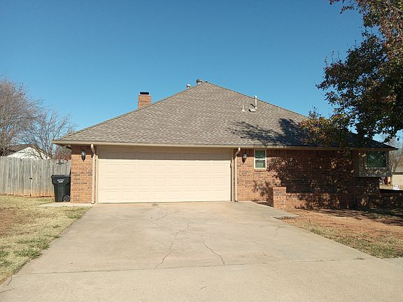 4th image of 217 S Ramblin Oaks Dr