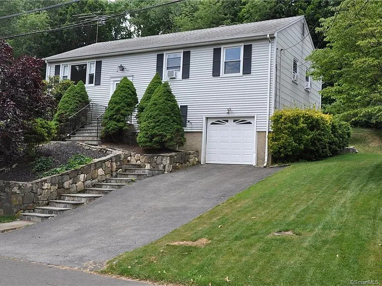 22 Essex Rd — Photo 1