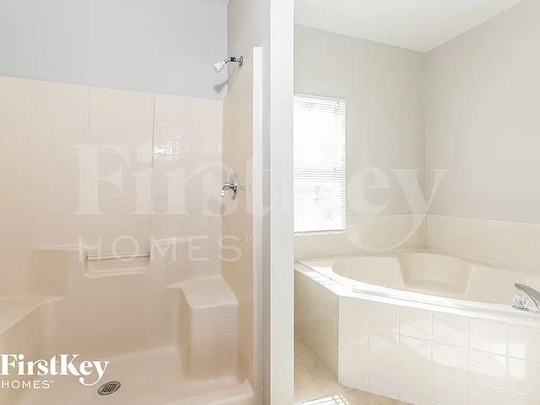 927 Cannes Dr — Photo 12