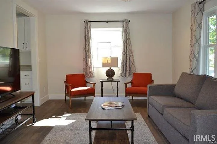 3 bed, 3.0 bath, 1164 sqft, $3,000 — Photo 3
