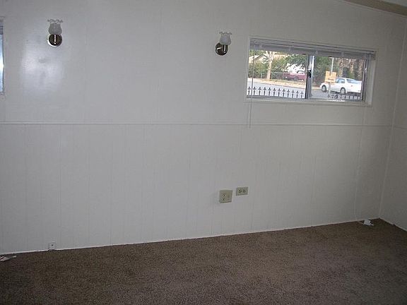 3rd image of 726 E Whittier Ave