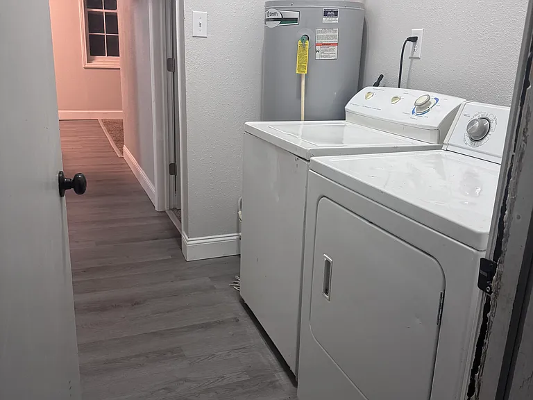 106 E Park Ln #110 — Photo 1
