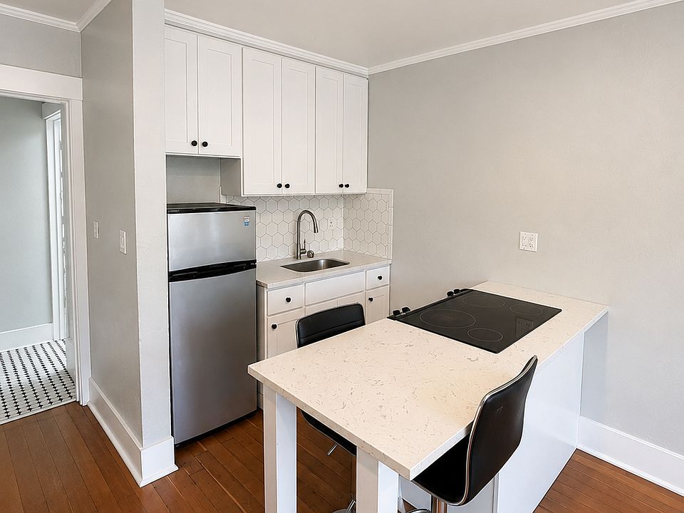 1st image of 255 Center Ave #4