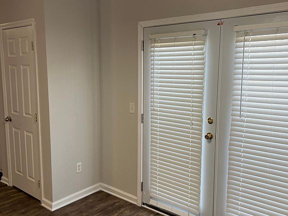 5th image of 939 Glendower Way
