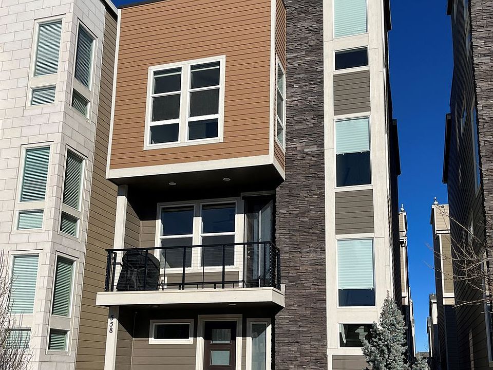 1st image of 558 E Hinsdale Ave