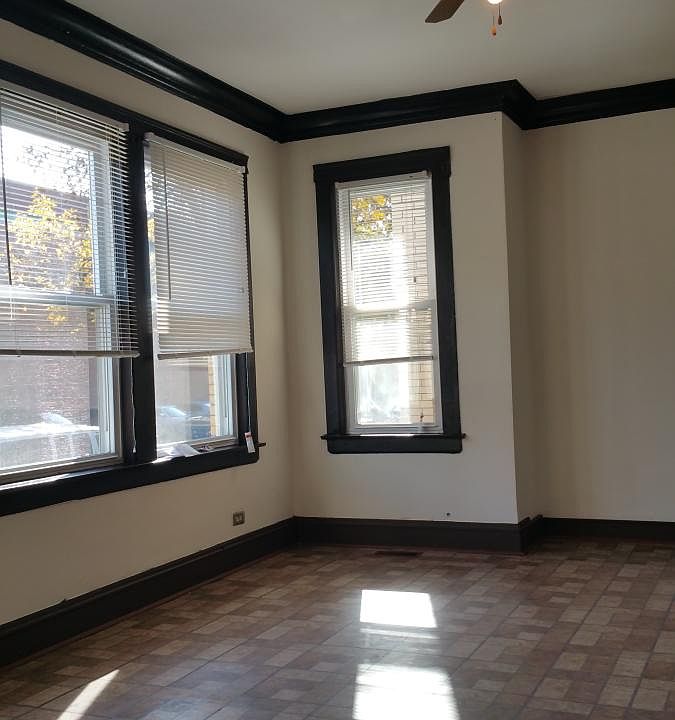 1st image of 3000 N Knox Ave