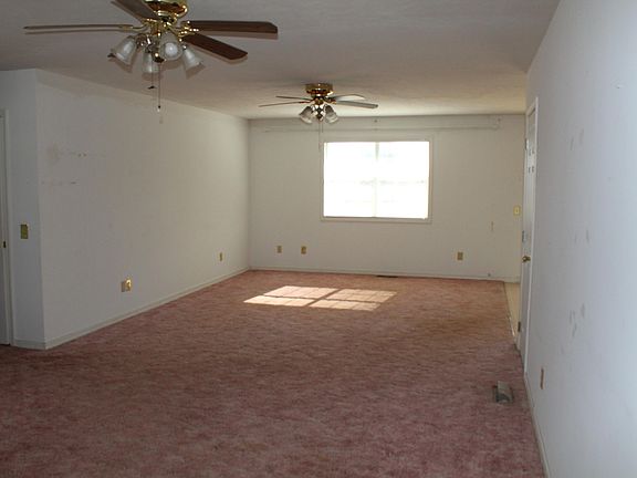2nd image of 52 Ashwood Ln