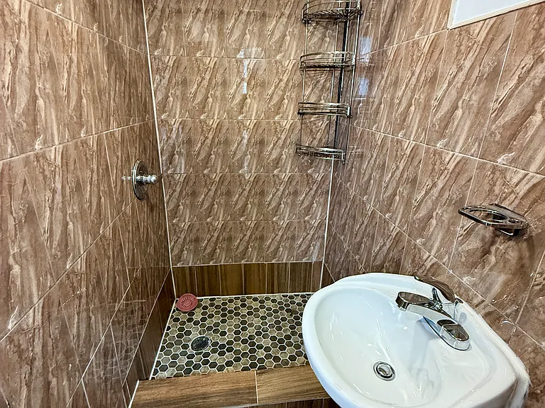 14 Wilson Ave #1R — Photo 15