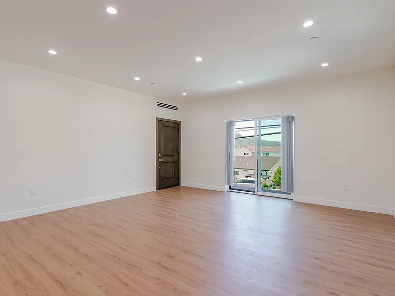 10232 Tujunga Canyon Blvd — Photo 6