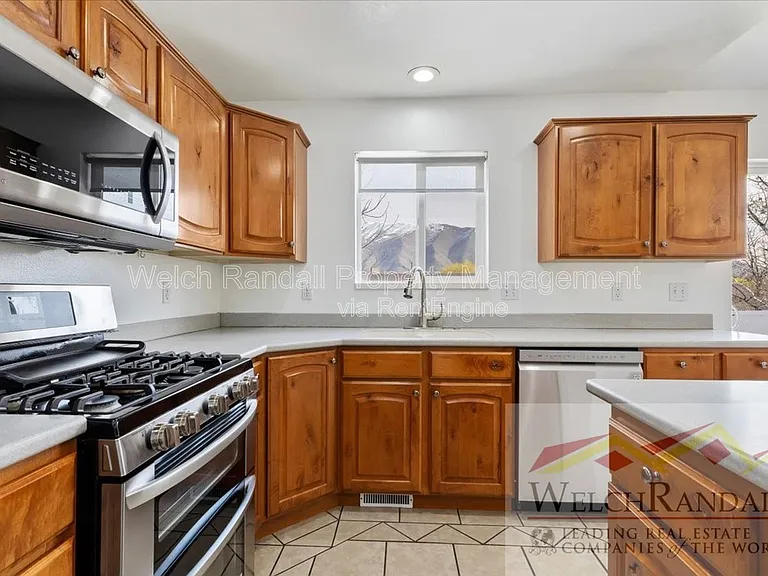179 E 2200 S — Photo 9