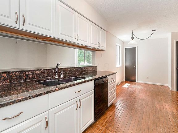 5th image of 3975 Grand Bend Dr