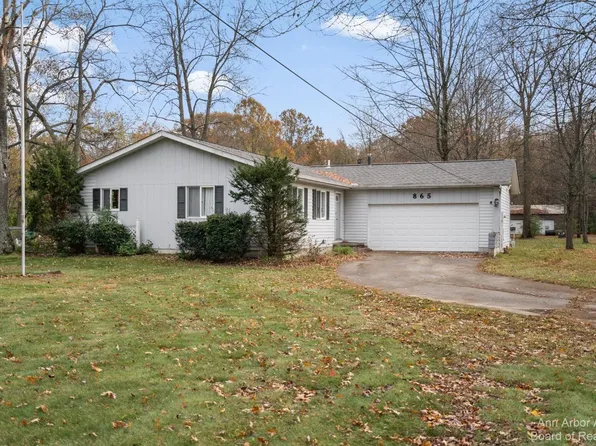 865 Fairfield Ave, Temperance, MI 48182