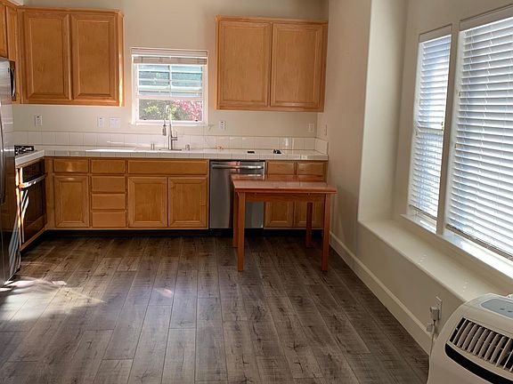 3rd image of 444 Matteri Cir