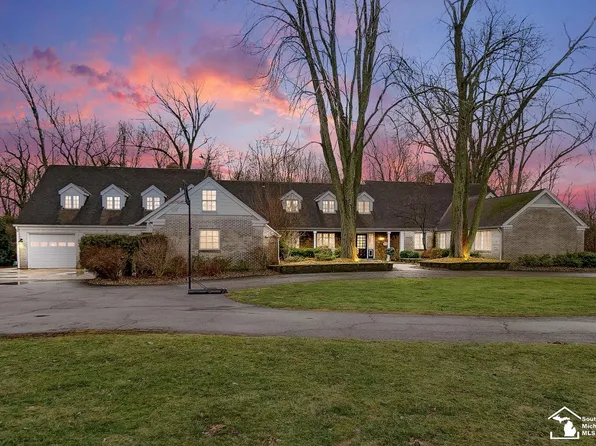 3215 Edgevale Dr, Lambertville, MI 48144