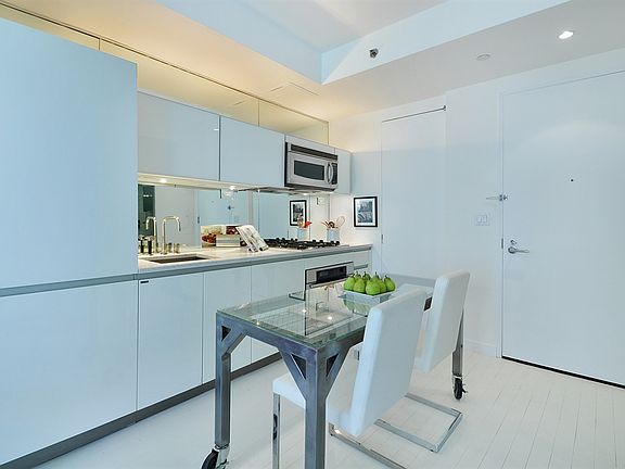 4th image of 421 E 13th St #3F