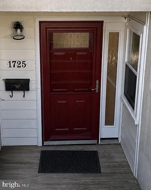 1st image of 1725 W Bancroft Ln