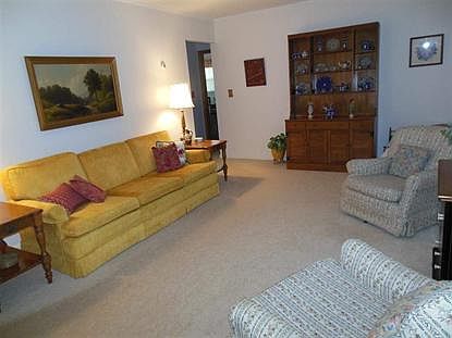 2nd image of 7 Garden Cir