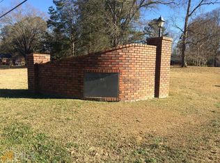 1310 Country Club Dr, Union Point, GA 30669