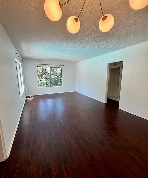 6100 Primrose Ave #10 — Photo 1