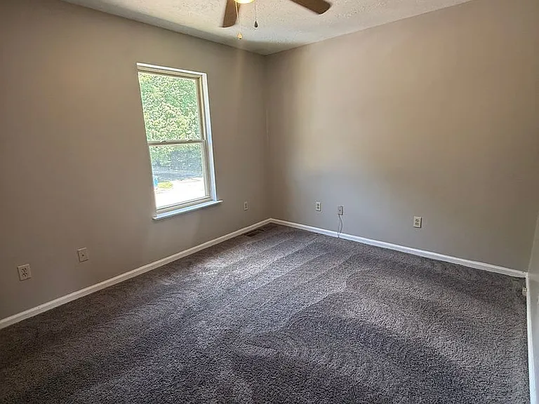 154 W Peach St — Photo 9