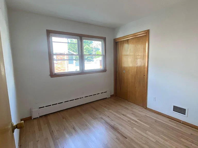 100 E 7th St #1 — Photo 13