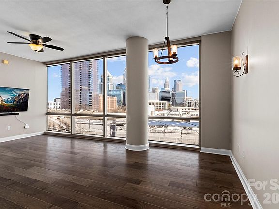 5th image of 315 Arlington Ave Unit 906