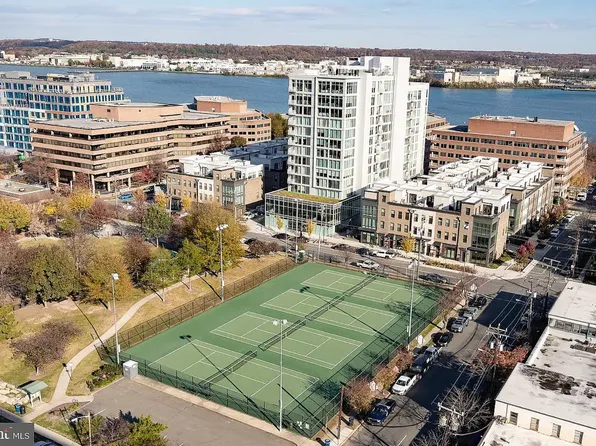 801 N Pitt St, Alexandria, VA