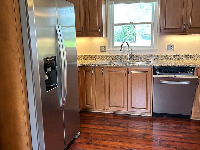 2423 Holliday Rd — Photo 2