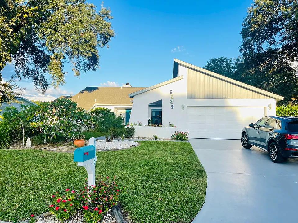 8229 Cypress Lake Dr