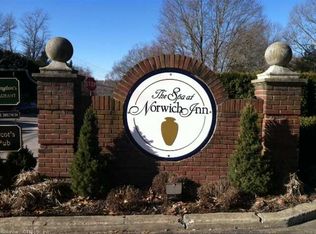1424 Old Pond Ln, Norwich, CT 06360