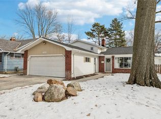 605 Kenilworth Rd, Bay Village, OH 44140